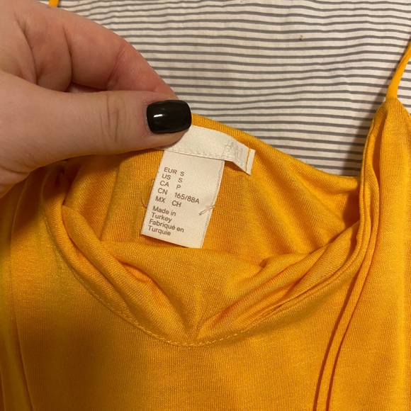 H&M mustard yellow flowy tank top with knot - Picture 2 of 2